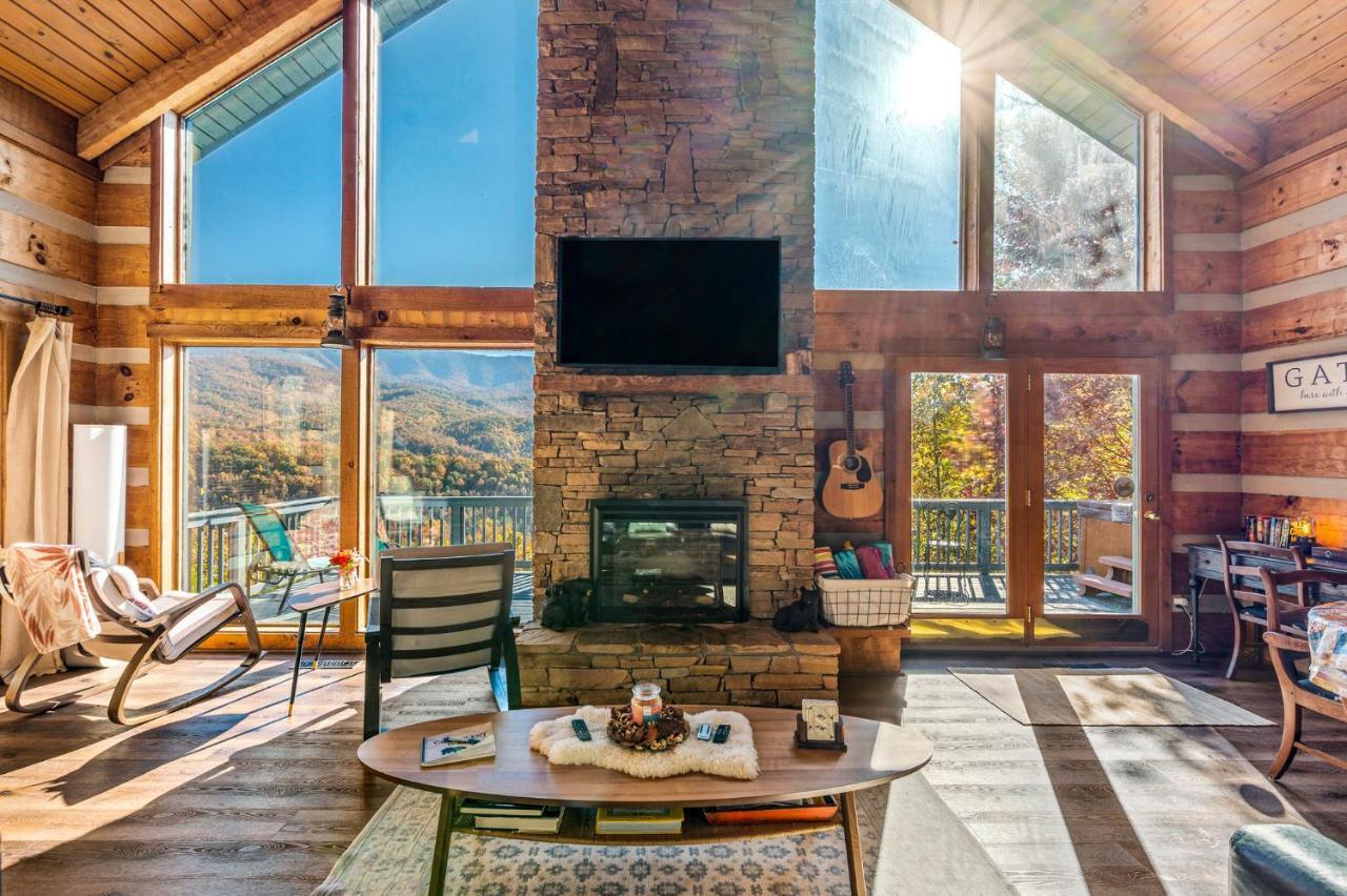 Barenberg Cabin - Secluded Unobstructed Panoramic Smoky Mountains View With Two Master Suites, Loft Game Room, And Hot Tub Gatlinburg Luaran gambar