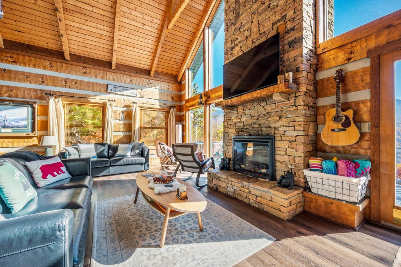 Barenberg Cabin - Secluded Unobstructed Panoramic Smoky Mountains View With Two Master Suites, Loft Game Room, And Hot Tub Gatlinburg Luaran gambar