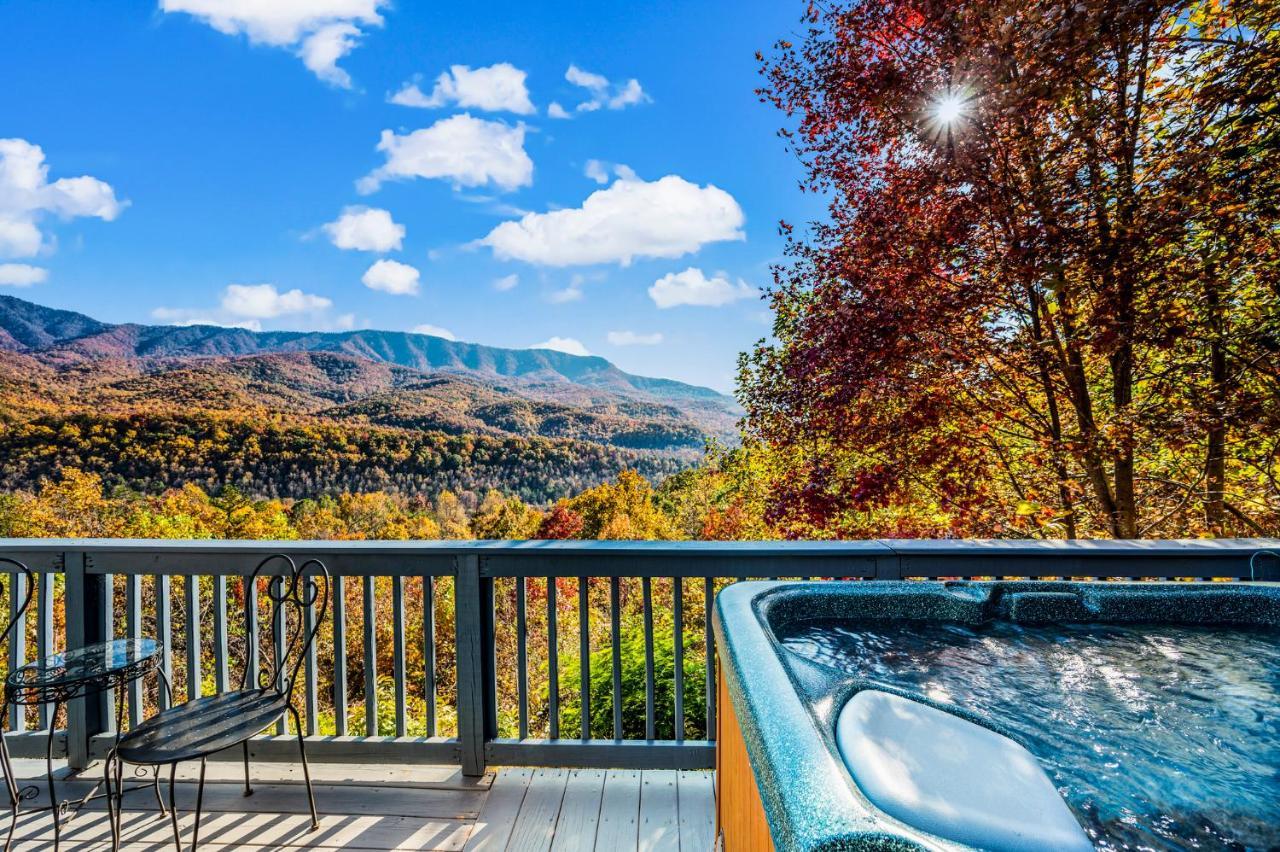 Barenberg Cabin - Secluded Unobstructed Panoramic Smoky Mountains View With Two Master Suites, Loft Game Room, And Hot Tub Gatlinburg Luaran gambar