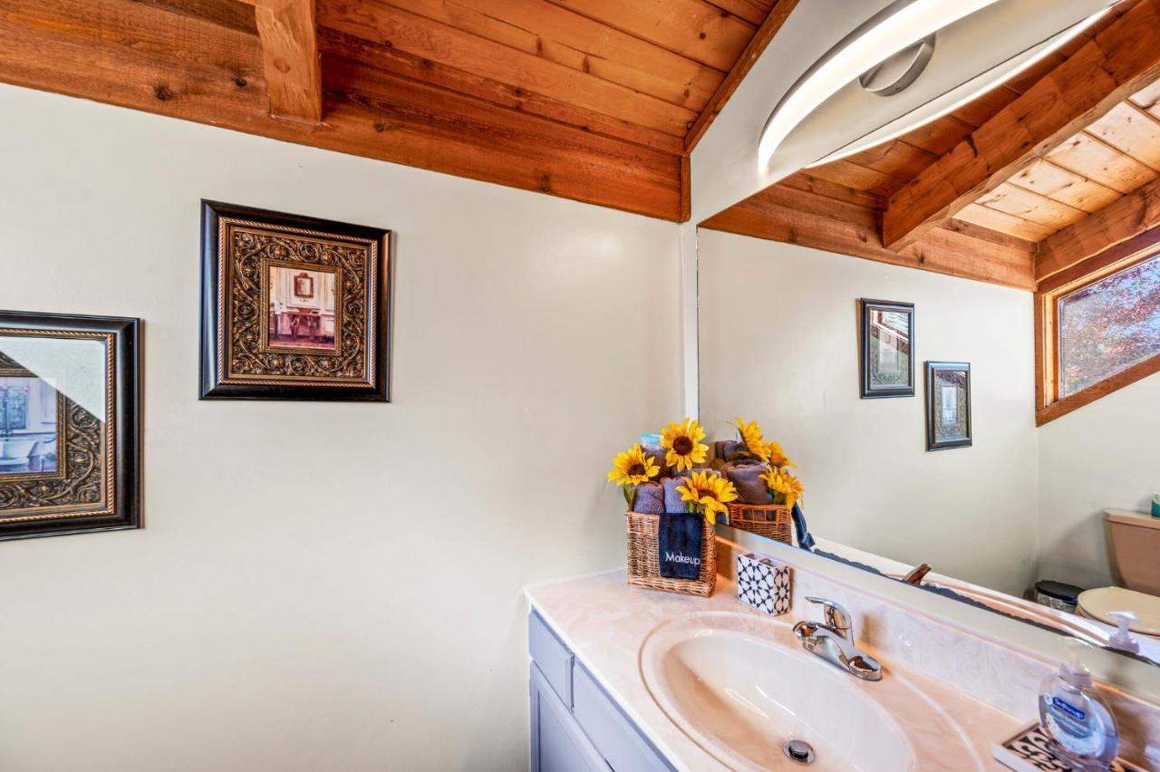 Barenberg Cabin - Secluded Unobstructed Panoramic Smoky Mountains View With Two Master Suites, Loft Game Room, And Hot Tub Gatlinburg Luaran gambar