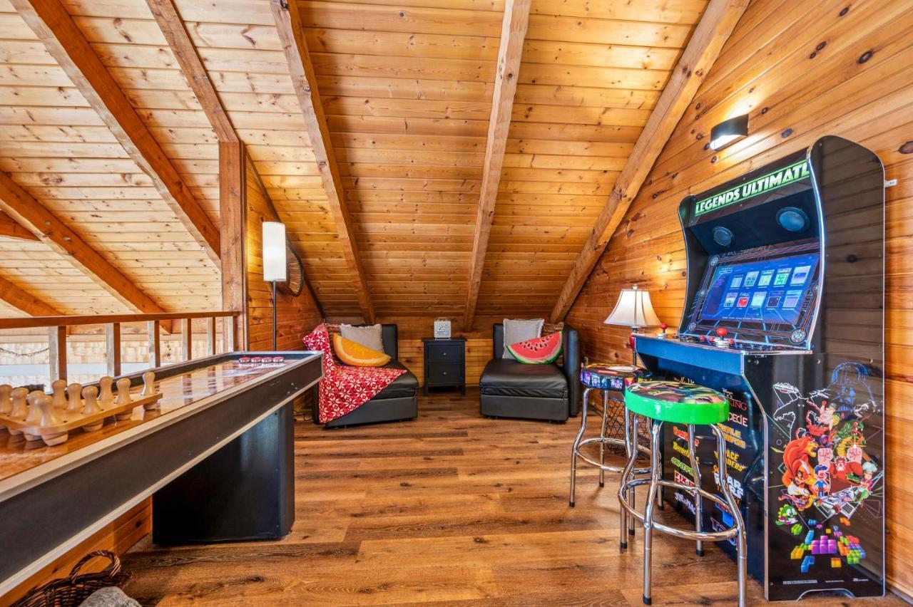 Barenberg Cabin - Secluded Unobstructed Panoramic Smoky Mountains View With Two Master Suites, Loft Game Room, And Hot Tub Gatlinburg Luaran gambar