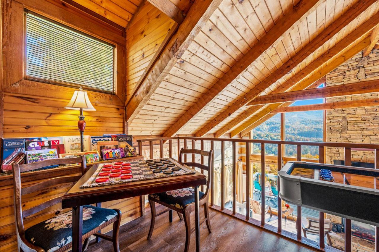 Barenberg Cabin - Secluded Unobstructed Panoramic Smoky Mountains View With Two Master Suites, Loft Game Room, And Hot Tub Gatlinburg Luaran gambar