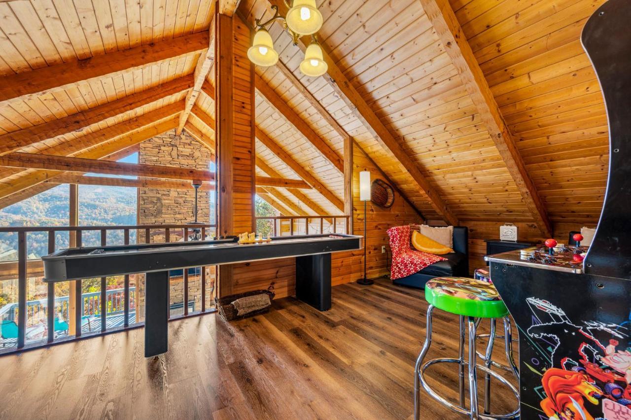 Barenberg Cabin - Secluded Unobstructed Panoramic Smoky Mountains View With Two Master Suites, Loft Game Room, And Hot Tub Gatlinburg Luaran gambar