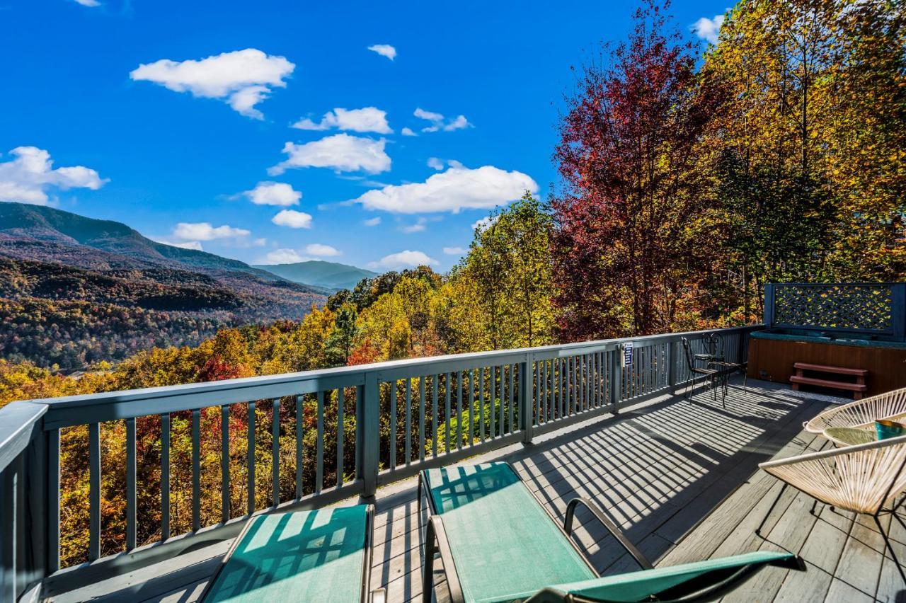 Barenberg Cabin - Secluded Unobstructed Panoramic Smoky Mountains View With Two Master Suites, Loft Game Room, And Hot Tub Gatlinburg Luaran gambar
