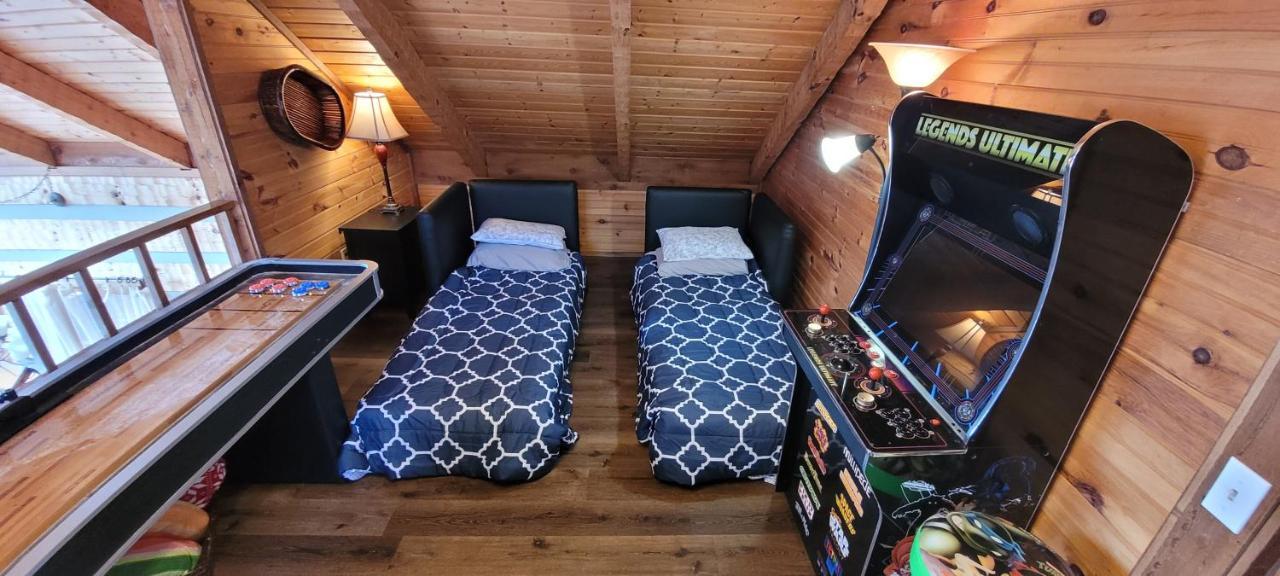 Barenberg Cabin - Secluded Unobstructed Panoramic Smoky Mountains View With Two Master Suites, Loft Game Room, And Hot Tub Gatlinburg Luaran gambar