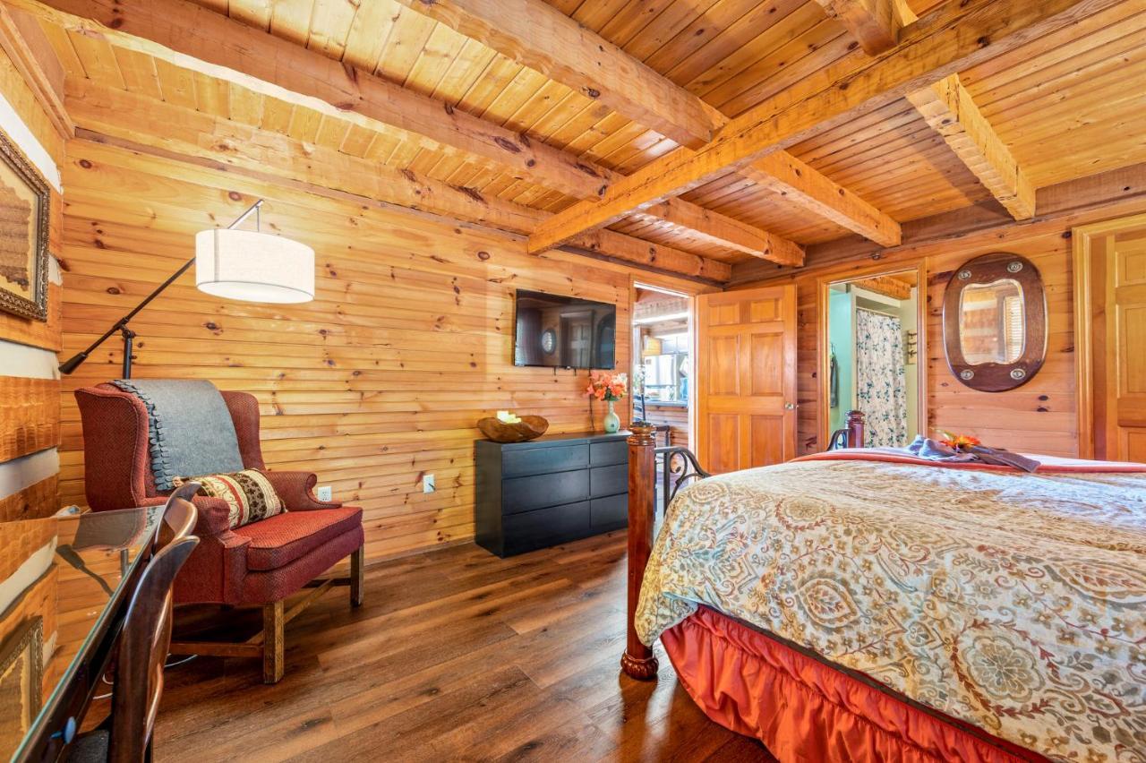 Barenberg Cabin - Secluded Unobstructed Panoramic Smoky Mountains View With Two Master Suites, Loft Game Room, And Hot Tub Gatlinburg Luaran gambar