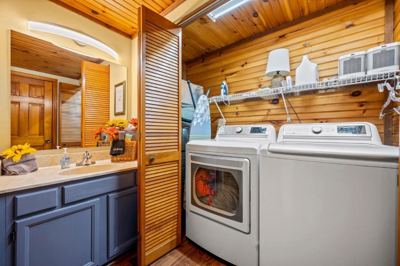 Barenberg Cabin - Secluded Unobstructed Panoramic Smoky Mountains View With Two Master Suites, Loft Game Room, And Hot Tub Gatlinburg Luaran gambar