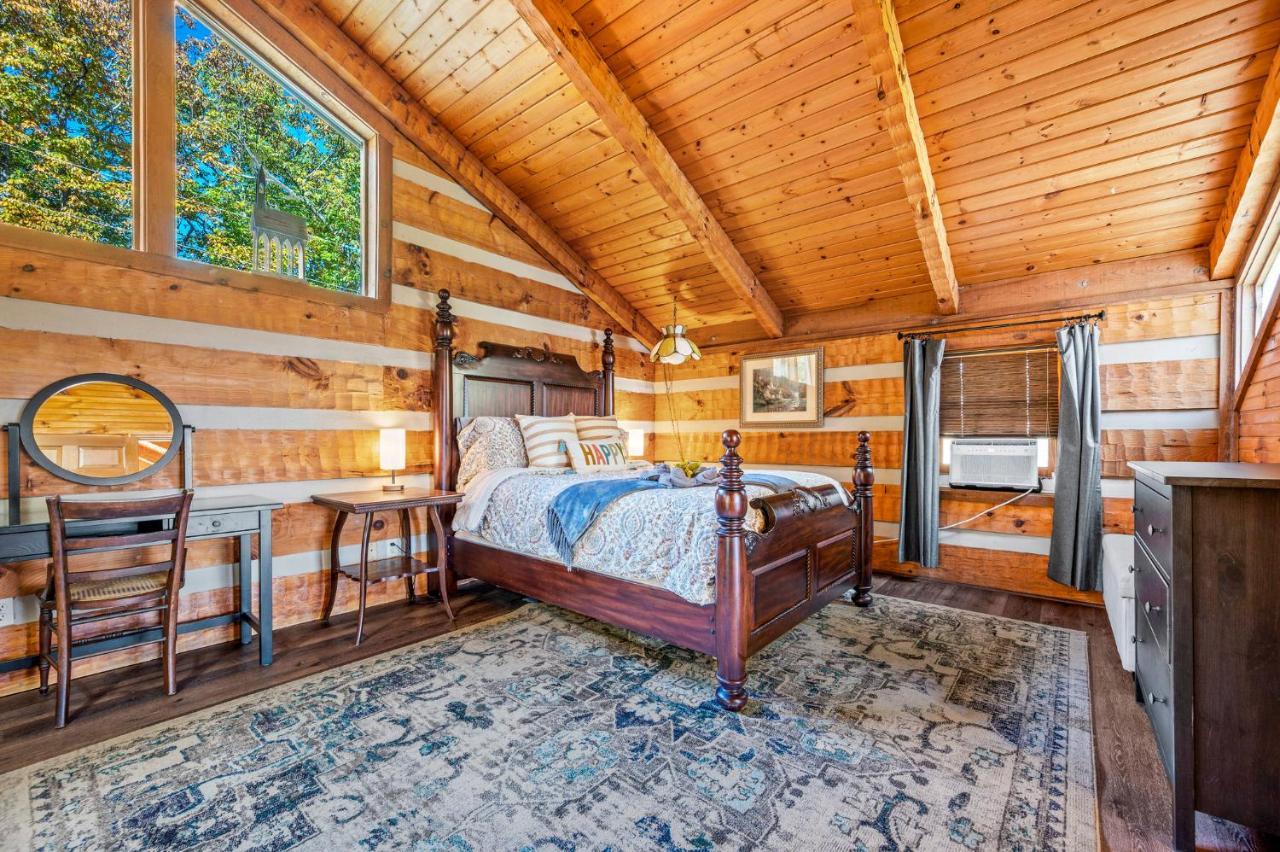 Barenberg Cabin - Secluded Unobstructed Panoramic Smoky Mountains View With Two Master Suites, Loft Game Room, And Hot Tub Gatlinburg Luaran gambar