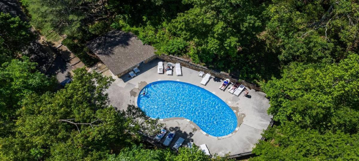 Barenberg Cabin - Secluded Unobstructed Panoramic Smoky Mountains View With Two Master Suites, Loft Game Room, And Hot Tub Gatlinburg Luaran gambar